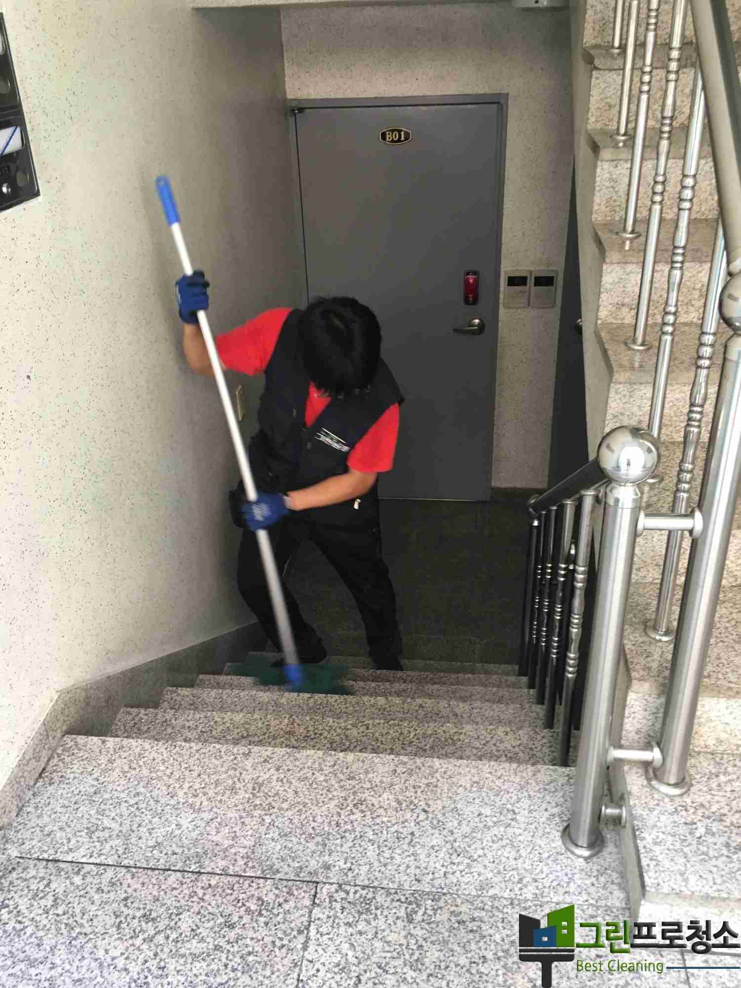 송도 계단 청소 용역 이미지2