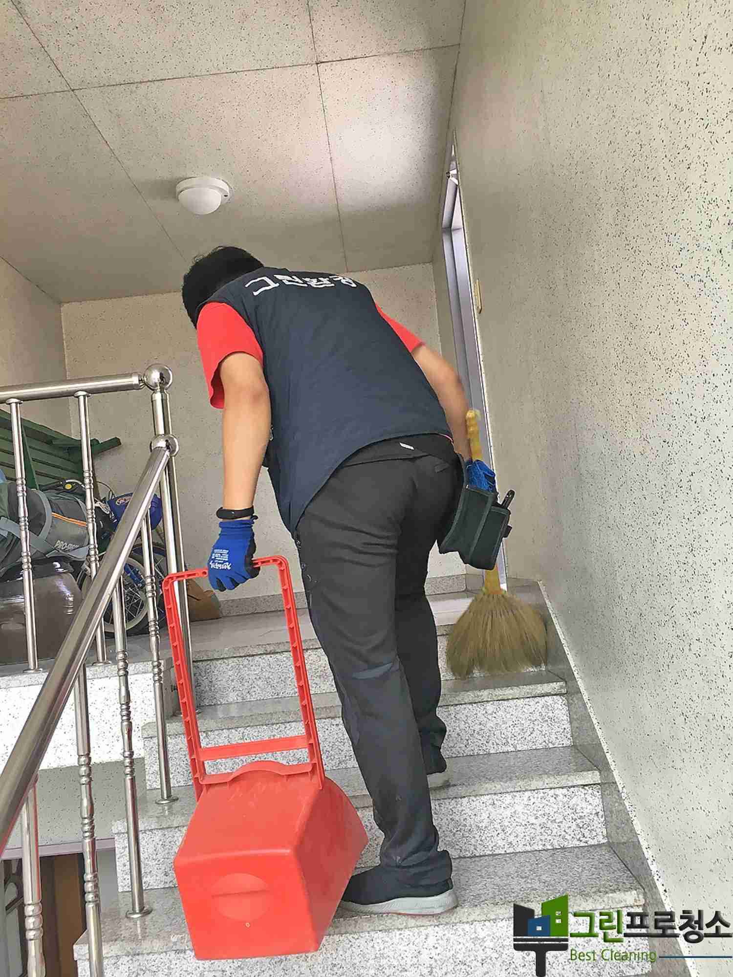 송도 계단 청소 용역 이미지5