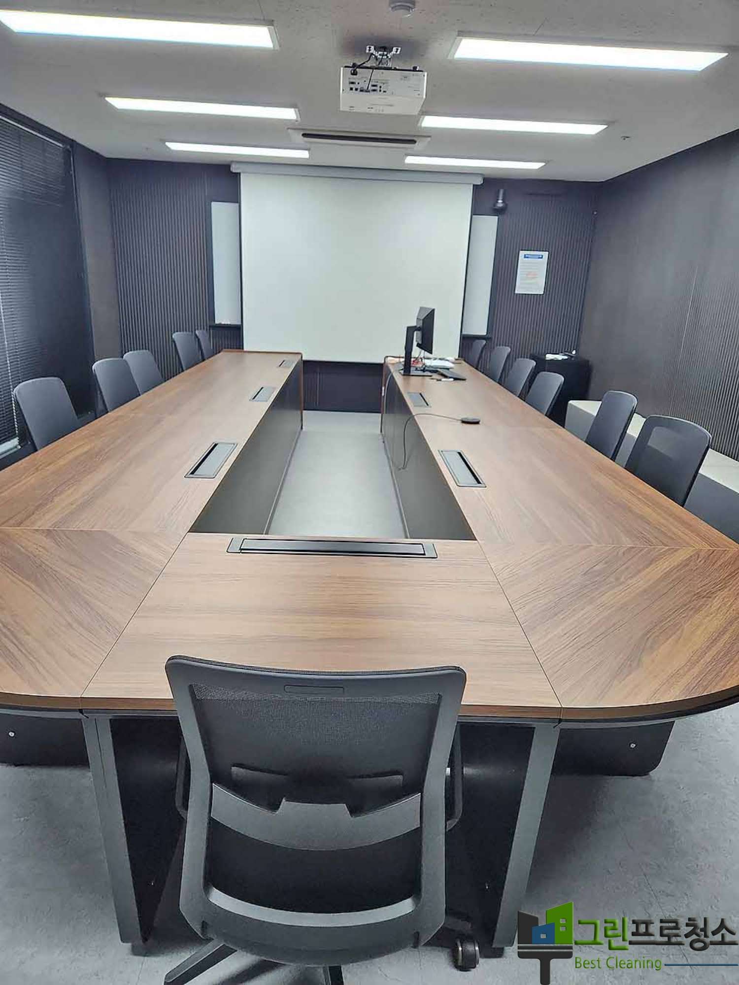 청소 장비 및 도구 이미지