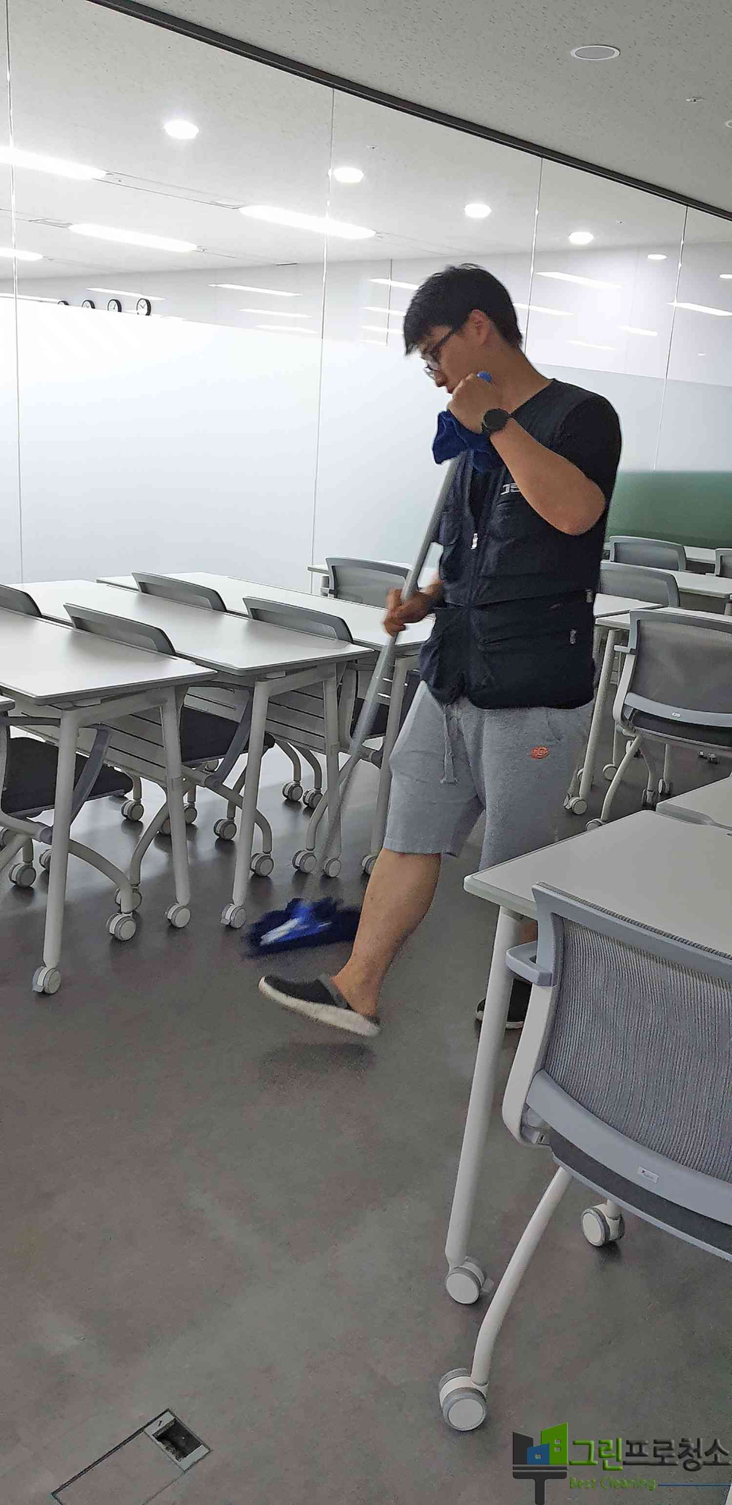 주방 청소 모습
