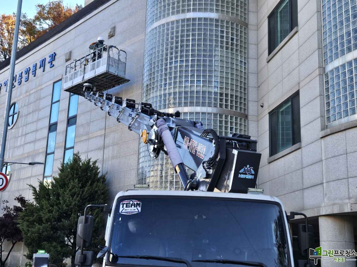 지하주차장 청소 모습