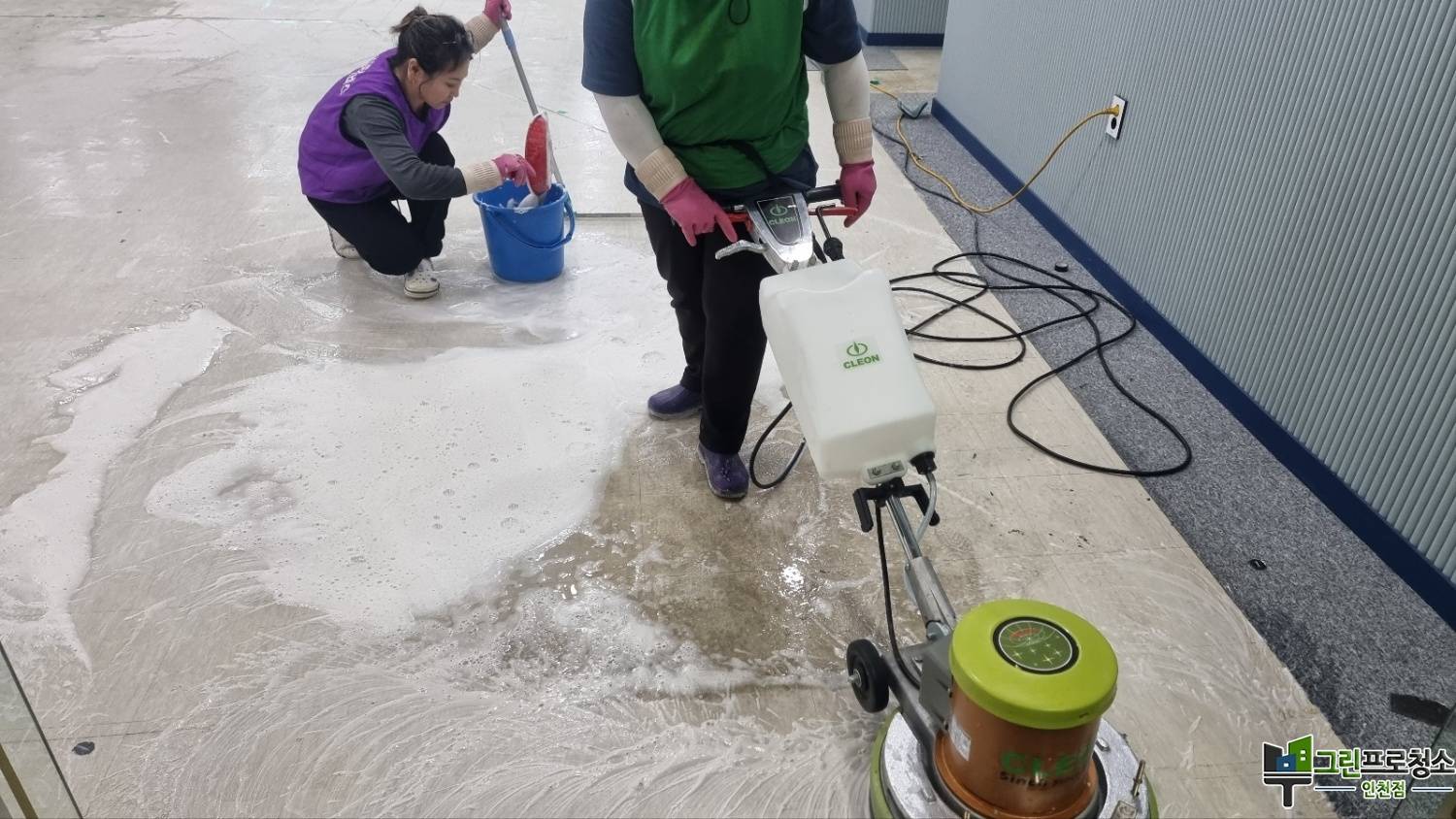 새로운 마감재 시공 전 준비된 깨끗한 바닥