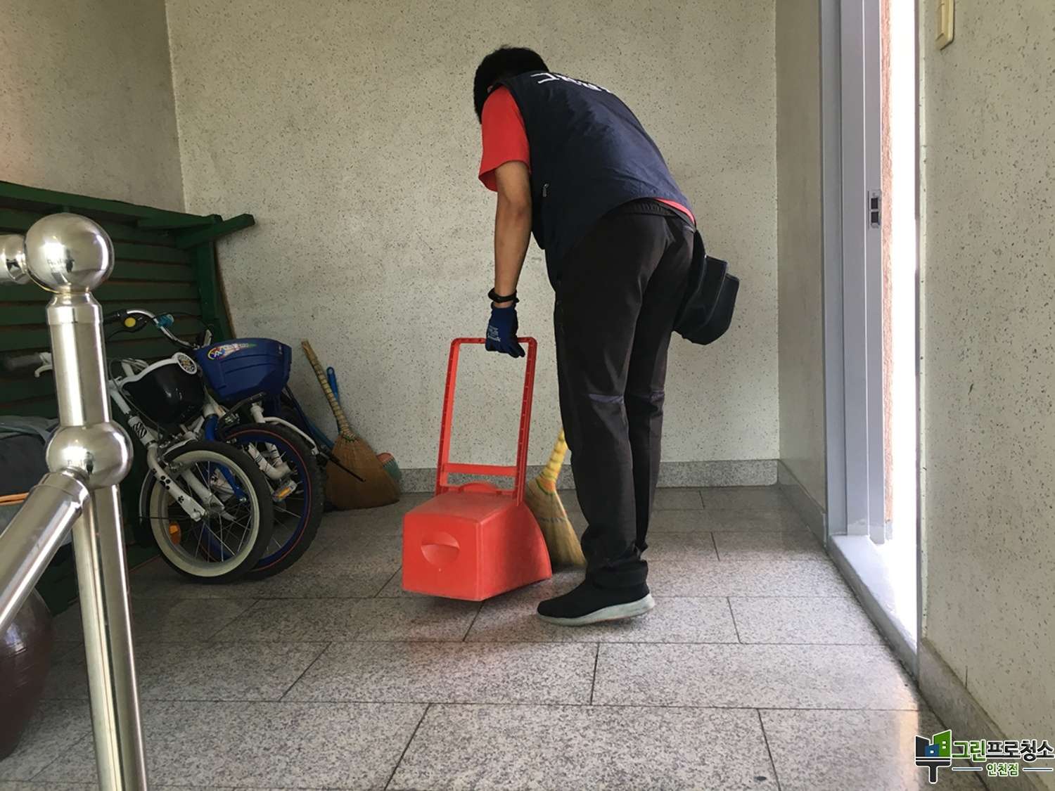 계단청소 완료 모습