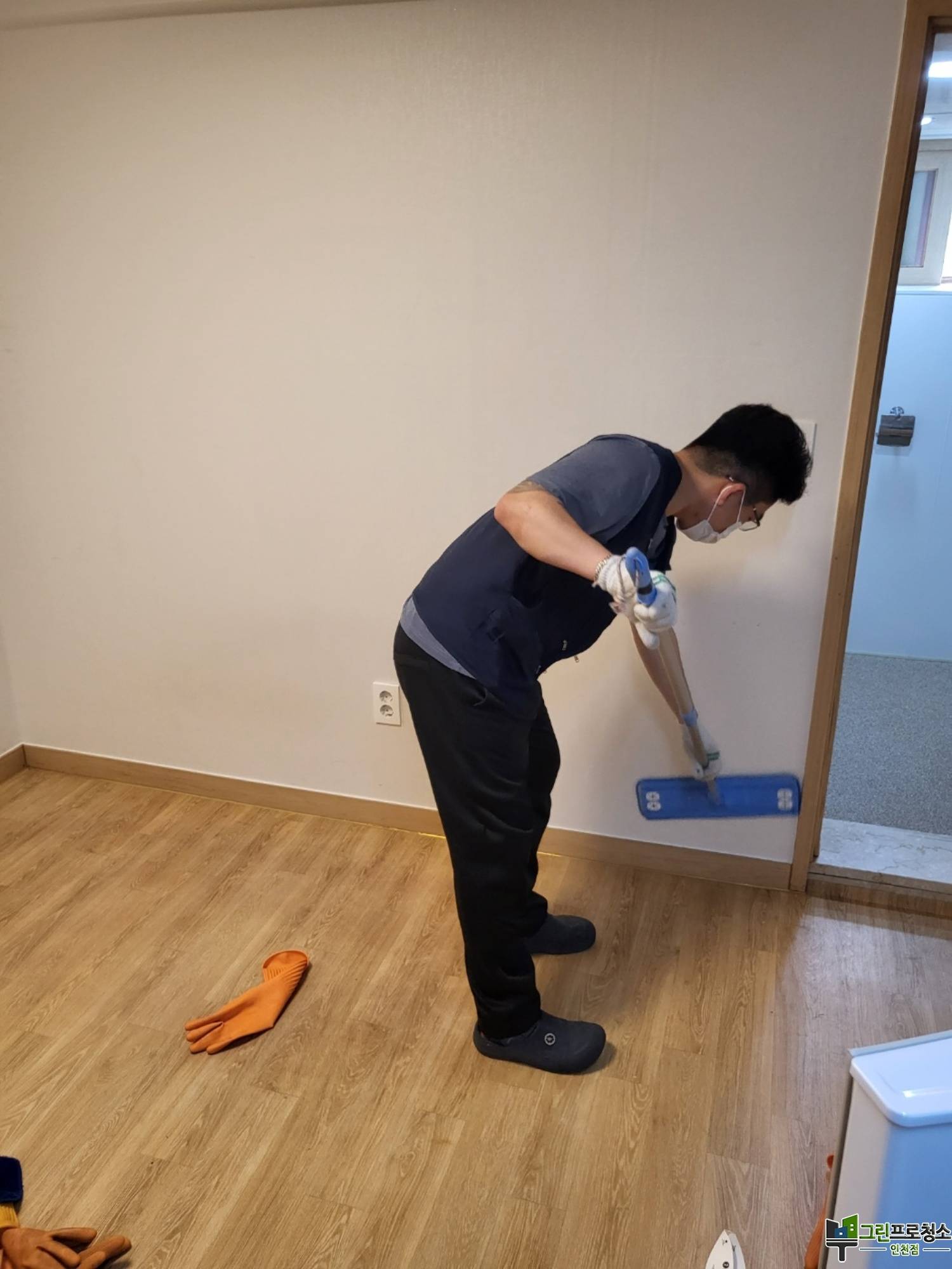깔끔하게 마무리된 오피스텔 전체 뷰