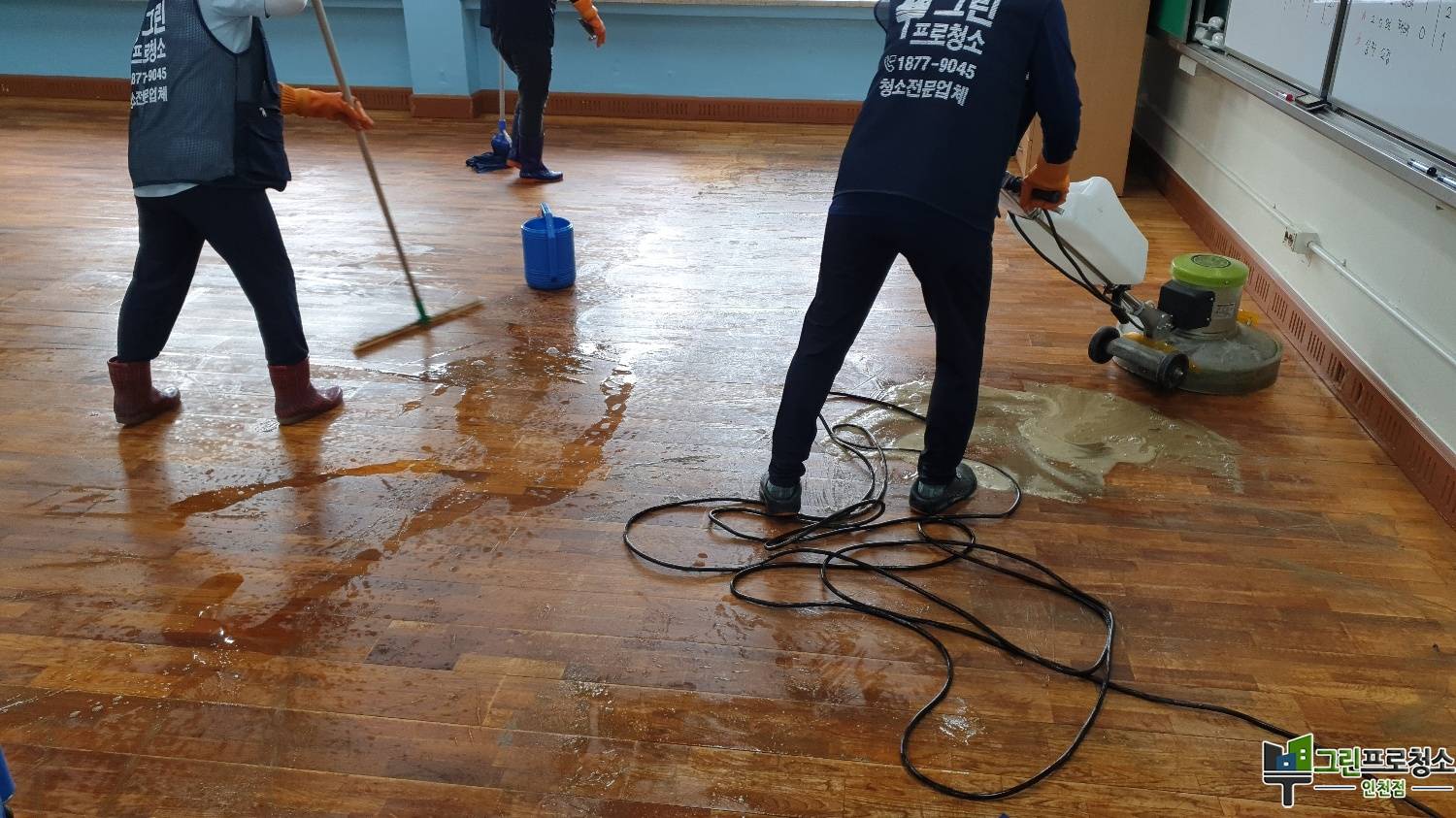 급식실 청결 청소 모습