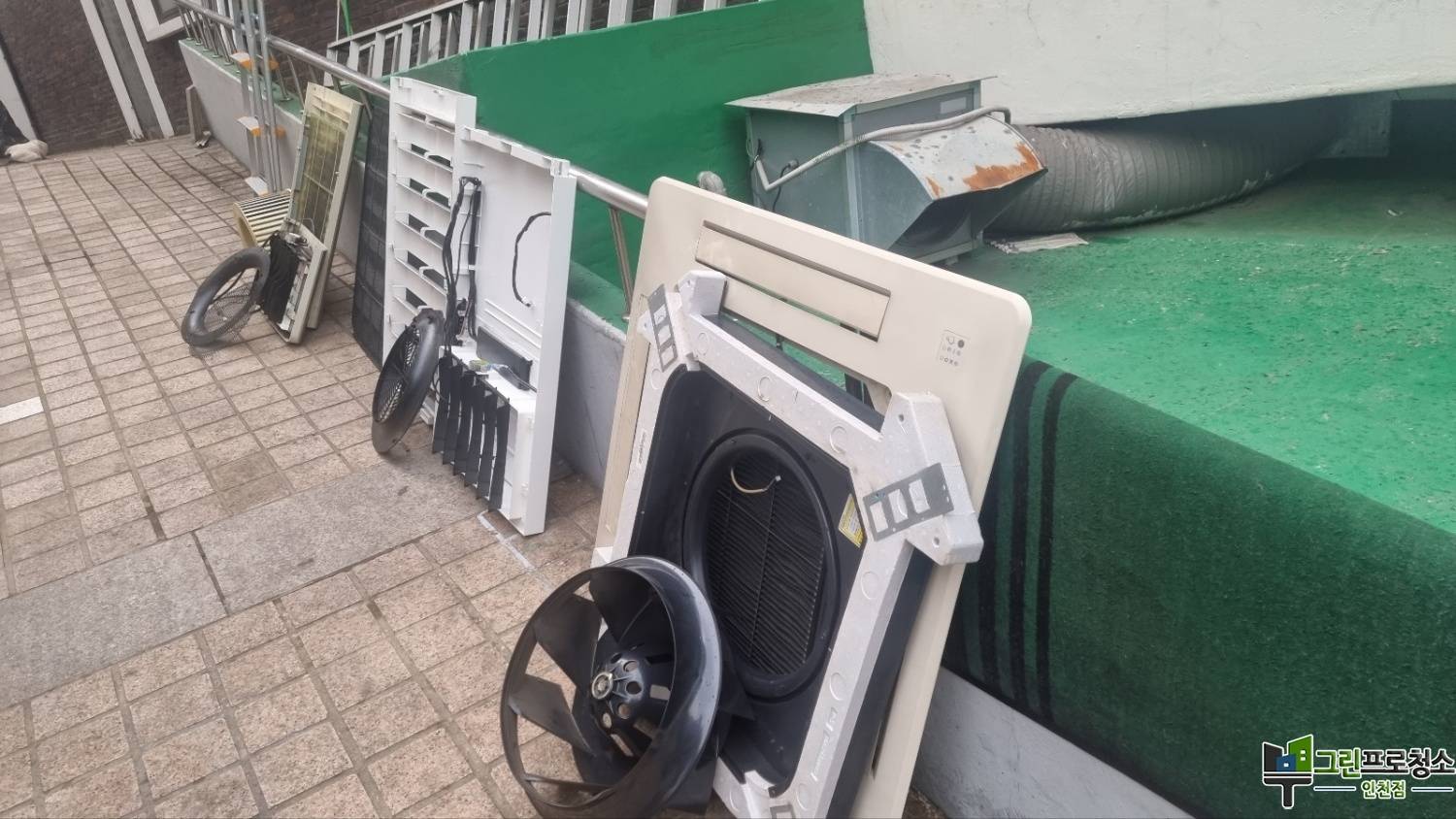 화재 후 복원된 거주 공간 이미지