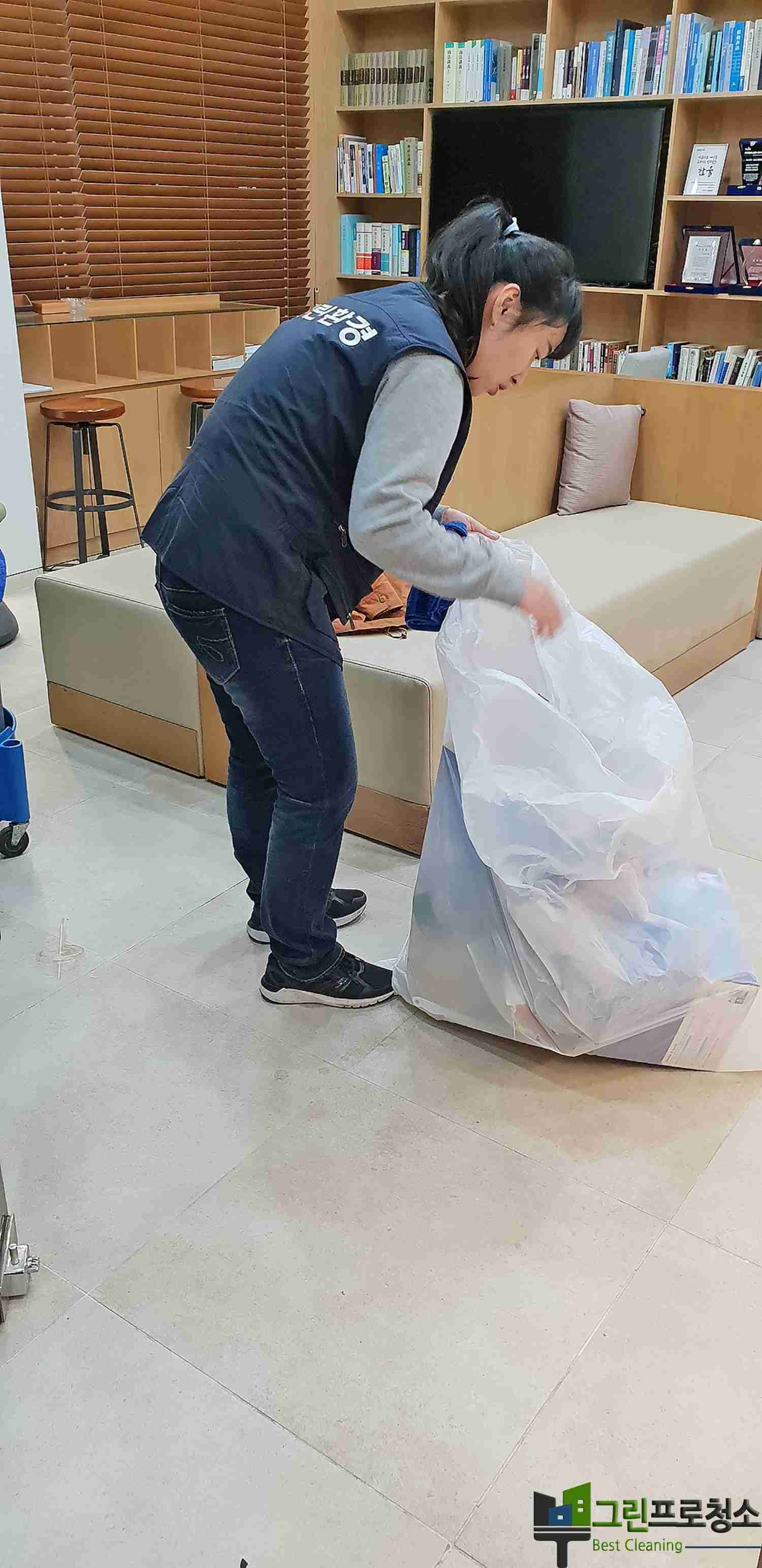 병원 내부 정리 작업