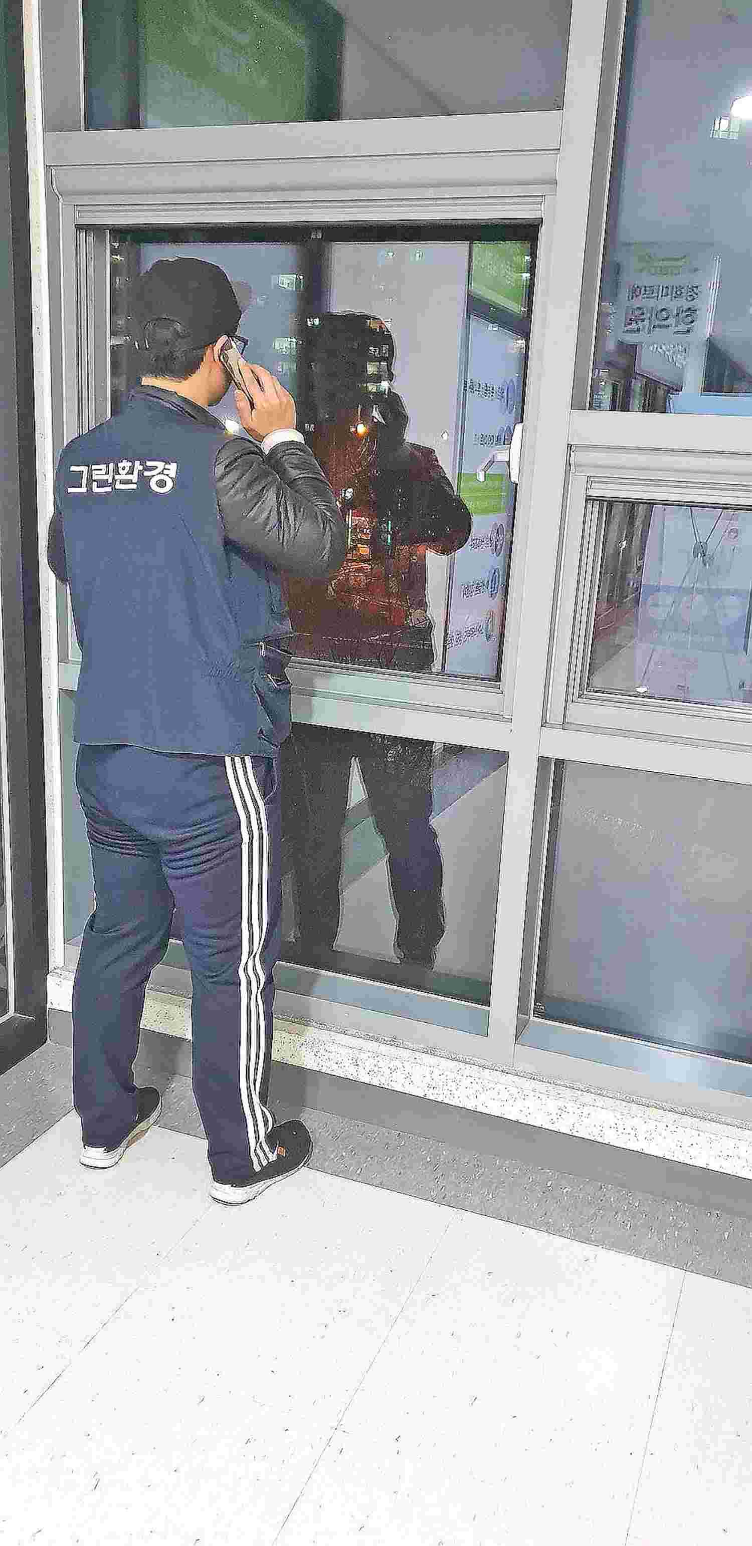 병실 청소 마무리 장면