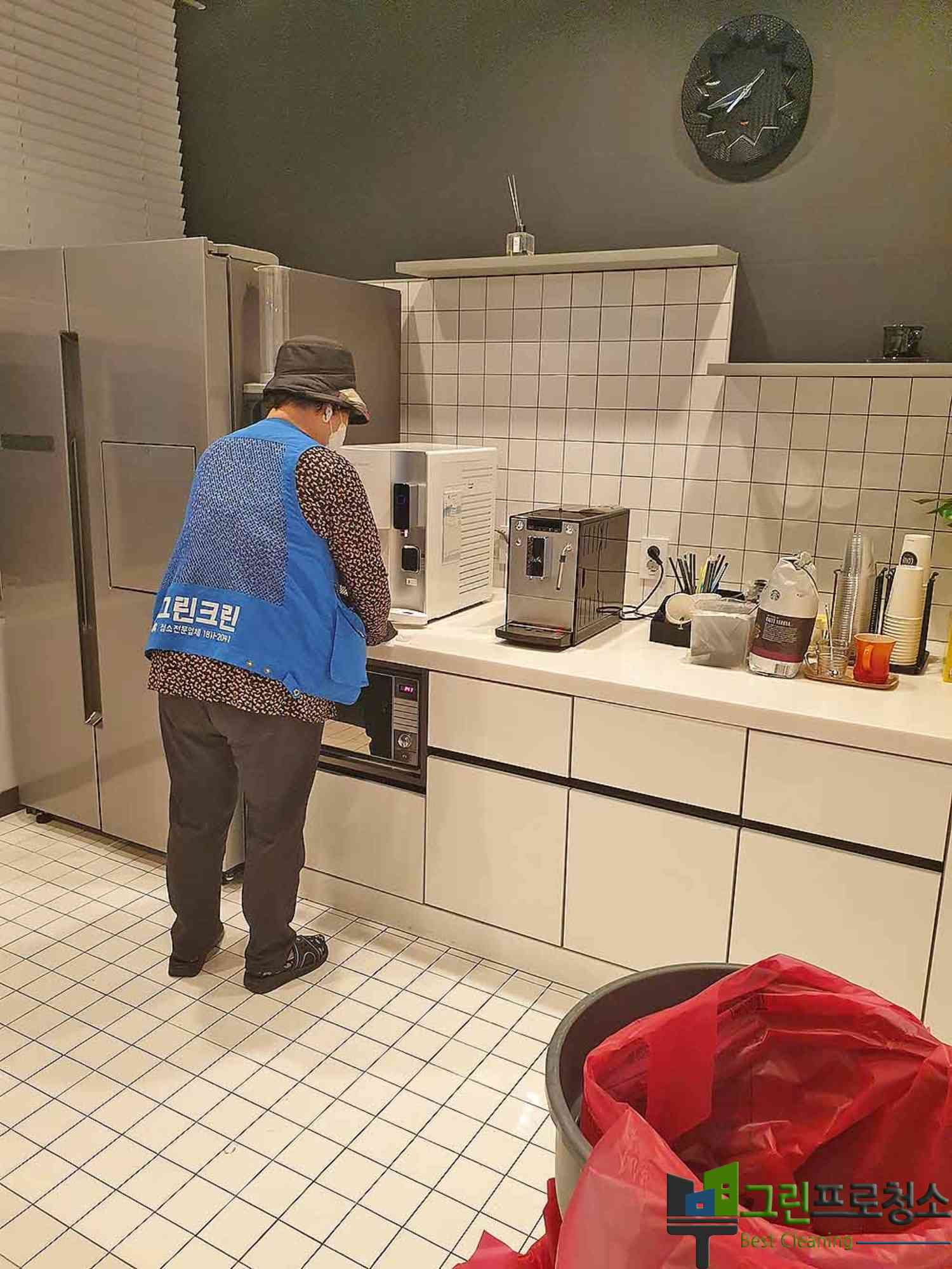 진료실 청소 중 장비 관리
